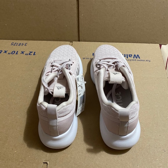 Size 6 women’s adidas edge ounce 1.5 - Picture 3 of 3